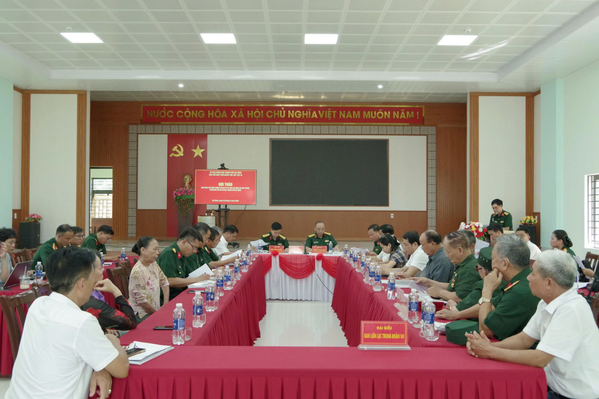 Các đại biểu, nhân chứng lịch sử thông tin tại hội thảo_Ảnh: Quang Cường.