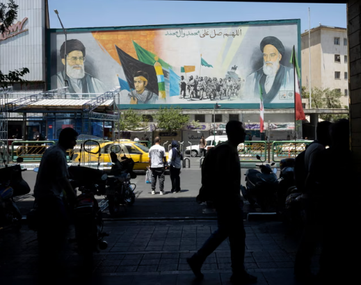 Chính quyền Trump sẵn sàng cho phép thành lập một quỹ đầu tư trị giá 300 tỷ USD cho Iran nếu nước này đồng ý với một thỏa thuận cuối cùng để chấm dứt cuộc chiến bao gồm một thỏa thuận hạt nhân. Ảnh:  Shutterstock
