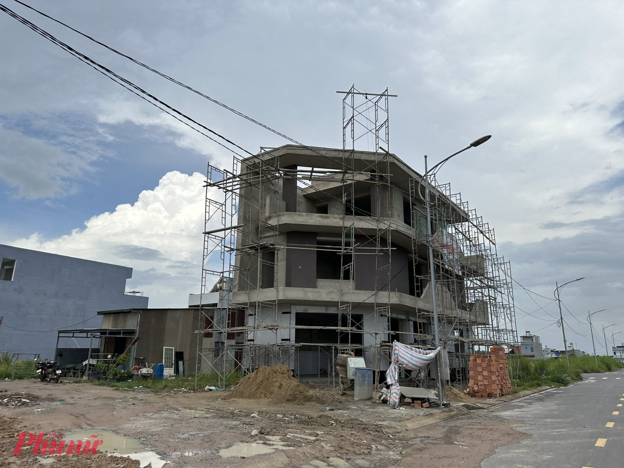 Từ ngày 1/7/2026, nhà ở riêng lẻ từ 7 tầng hoặc có từ 2 tầng hầm trở lên bắt buộc phải do đơn vị đủ chuyên môn thiết kế, bảo đảm an toàn và phòng cháy chữa cháy.