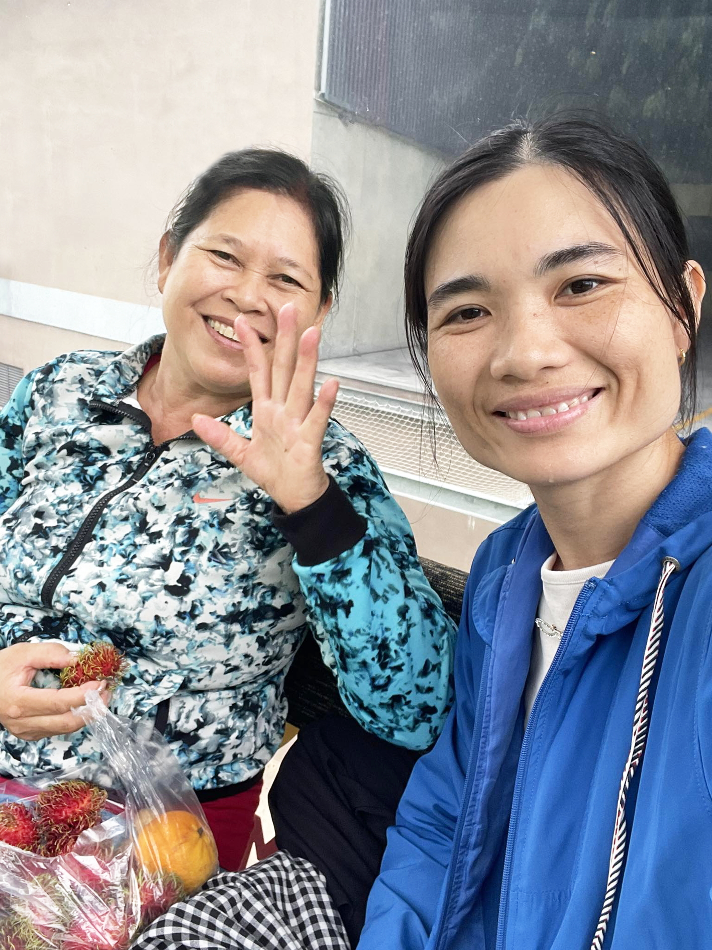 Bà Bích Thủy và con gái Bích Thảo - ẢNH: VĂN TƯỞNG