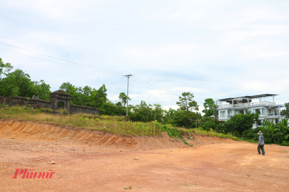 Nguyên nhân dự án kéo dài một phần cũng do công tác giải phóng mặt bằng quá chậm.  