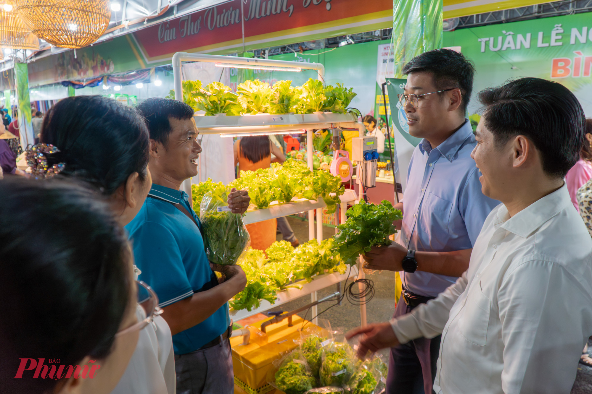 Để tổ chức sự kiện, Ủy ban nhân dân phường Bình Đông đã chủ động tổ chức đoàn xúc tiến thương mại làm việc với các đơn vị và trực tiếp đến thăm các nhà vườn, doanh nghiệp, hộ kinh doanh thuộc các tỉnh bạn để kết nối, mời tham gia trưng bày, giới thiệu tại sự kiện. 
