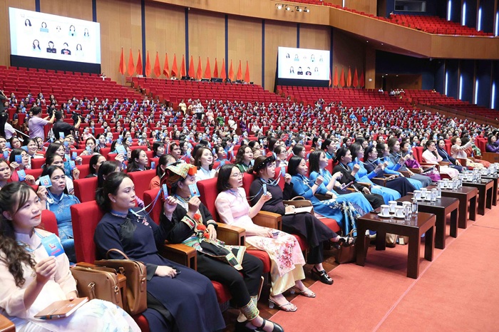 Quang cảnh ngày làm việc đầu tiên tại đại hội - Ảnh: A.N