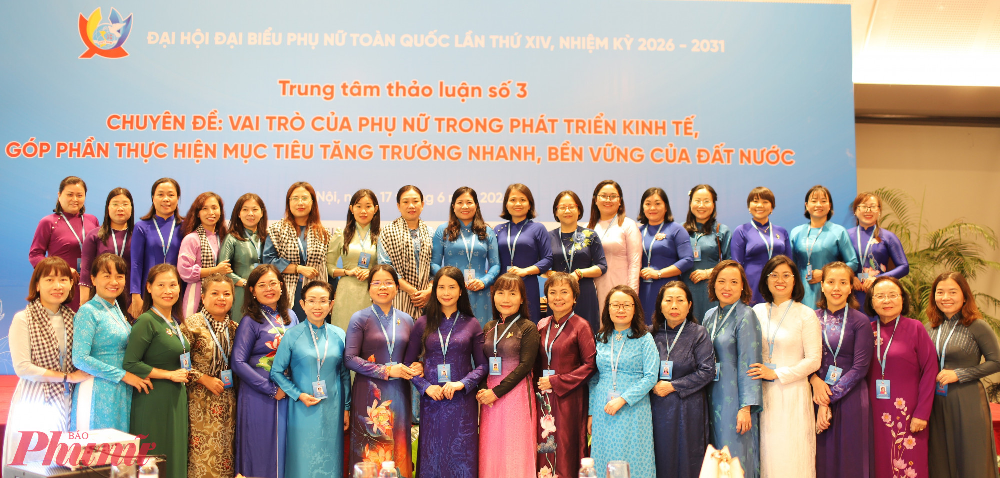 Đừng để những viên 'ngọc trong đá' bị lãng quên Đoàn đại biểu phụ nữ TPHCM tham dự buổi thảo luận chuyên đề “Vai trò của phụ nữ trong phát triển kinh tế, góp phần thực hiện mục tiêu tăng trưởng nhanh, bền vững của đất nước”
