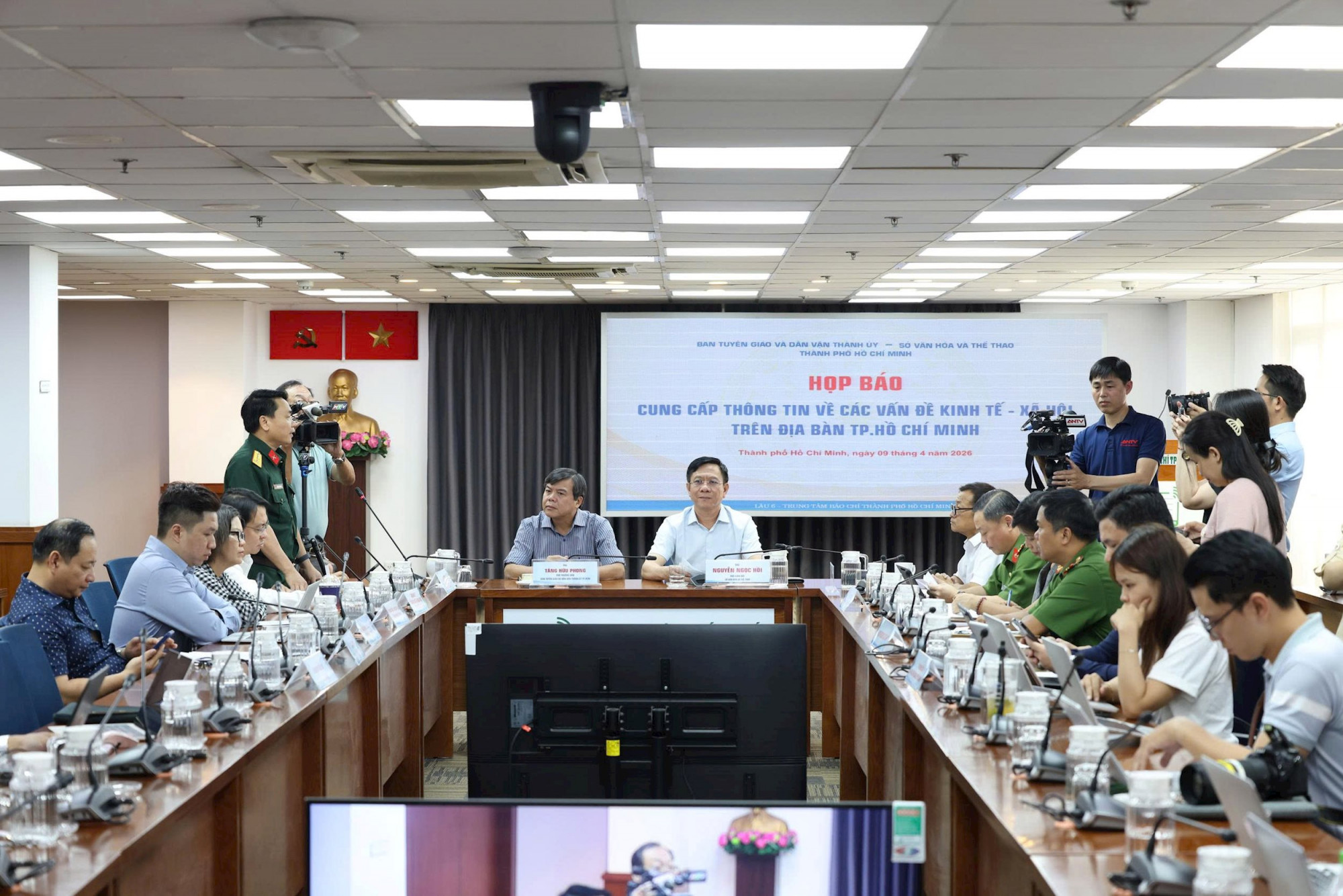 Báo chí cách mạng Việt Nam trong thời đại số TPHCM tổ chức họp báo định kỳ thứ Năm hằng tuần để cung cấp, trả lời thông tin về kinh tế - xã hội cho các cơ quan báo chí. Trong ảnh, cuộc họp báo định kỳ tổ chức ngày 9/4/2026 - Ảnh do Trung tâm Báo chí TPHCM cung cấp