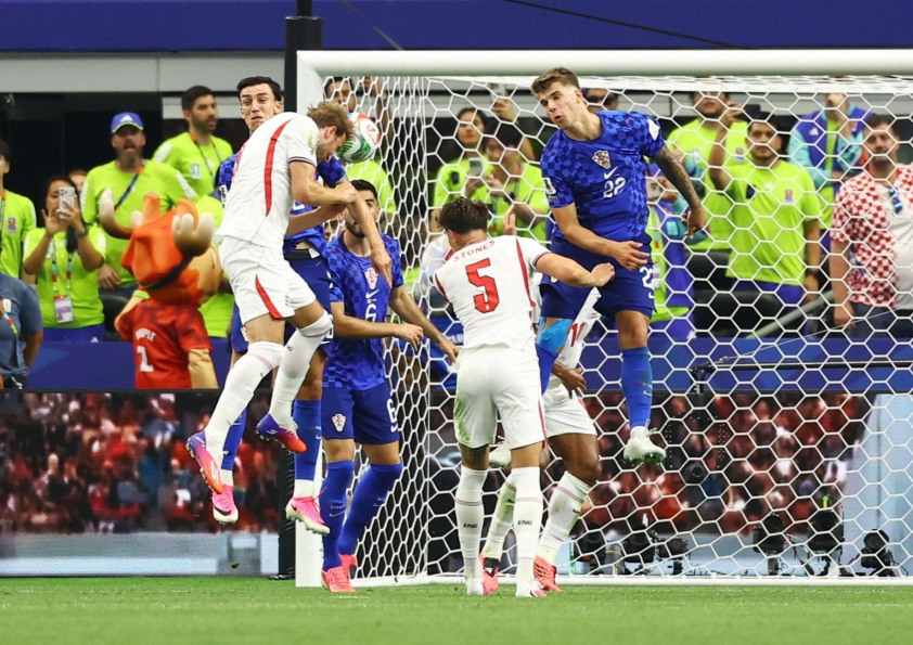 Harry Kane khởi đầu World Cup bằng cú đúp vào lưới Crotia.