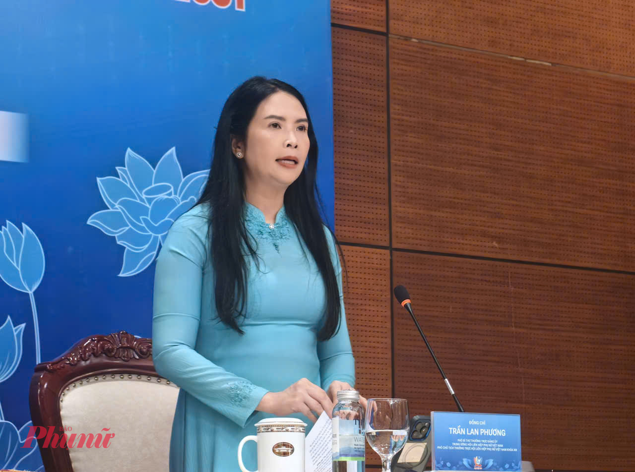 Bà Trần Lan Phương, Phó Chủ tịch Thường trực Hội LHPN Việt Nam chia sẻ tại họp báo