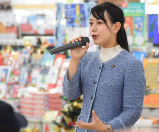 Shoko Kawata, thị trưởng của thành phố phía tây Yawata. Cô sẽ nghỉ thai sản vào cuối năm nay, một quyết định chưa từng được nghe đối với một thị trưởng ở Nhật Bản. Ảnh: Thành phố Yawata
