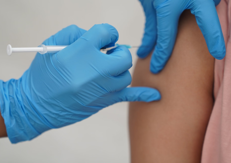 vắc-xin HPV đã cứu sống hàng trăm người, nghiên cứu của Đại học Queen Mary ở London kết luận. Ảnh: Kirsty O'Connor / PA