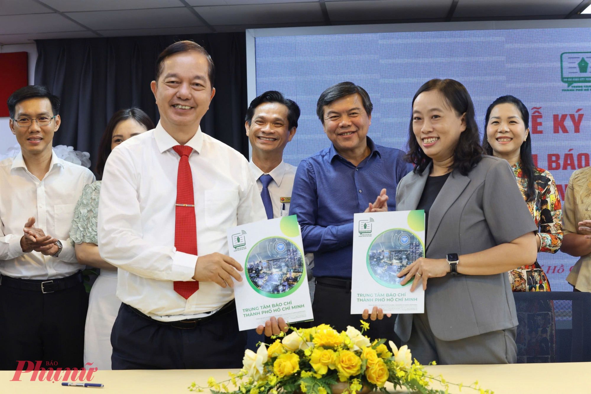 Trung tâm Báo chí TPHCM và Học viện Cán bộ TP.HCM ký kết hợp tác - Ảnh: Thanh Tâm