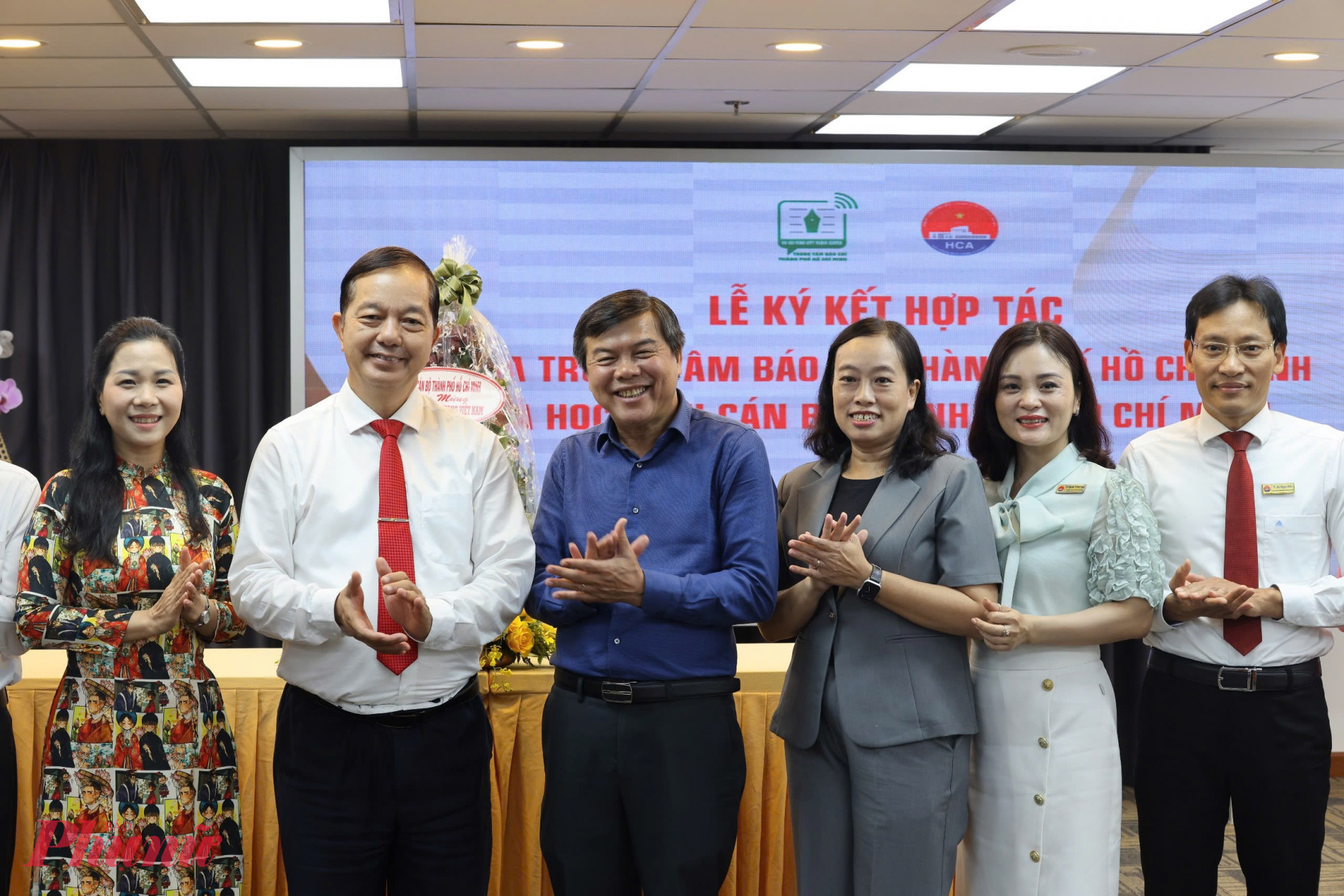 Hai đơn vị sẽ phối hợp triển khai các chương trình đào tạo, bồi dưỡng cán bộ gắn với yêu cầu thực tiễn của mô hình chính quyền địa phương 2 cấp - Ảnh: Thanh Tâm