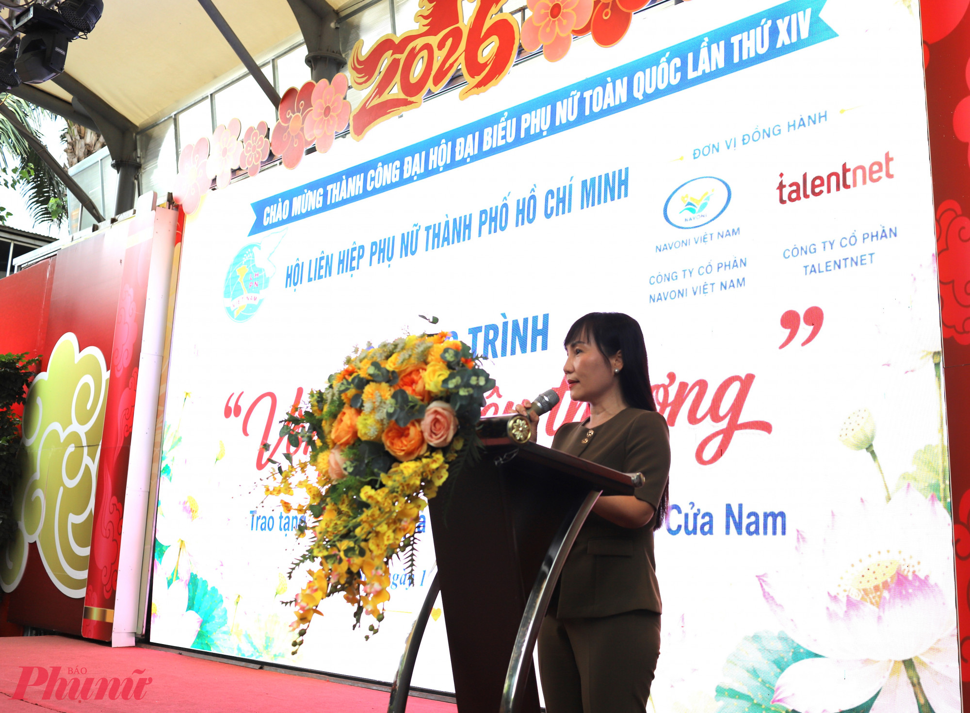 bà Trịnh Thị Thanh - Ủy viên Ban Chấp hành Hội LHPN Việt Nam, Phó chủ tịch Thường trực Hội LHPN TPHCM phát biểu tại chương trình
