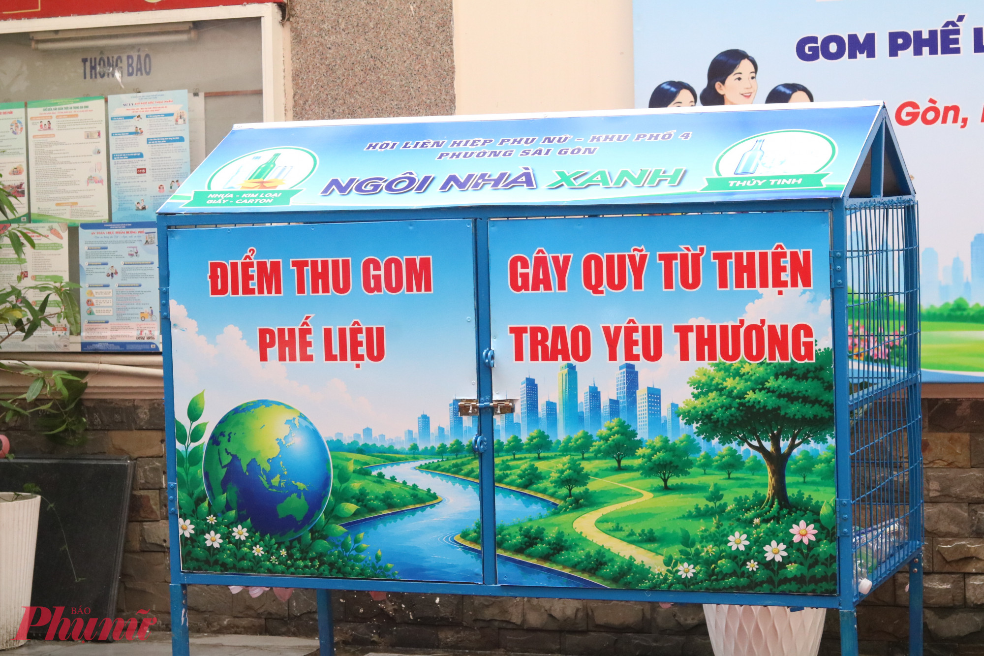 “Ngôi nhà xanh” thu gom phế liệu gây quỹ nghĩa tình được đặt tại trụ sở khu phố 4, phường Sài Gòn - Ảnh: Mẫn Nhi
