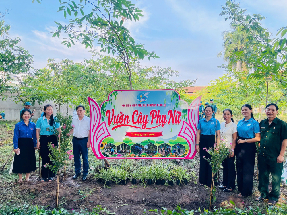 Hội LHPN phường Phú Lợi ra mắt mắt công trình “Vườn cây Phụ nữ”. Ảnh: TL