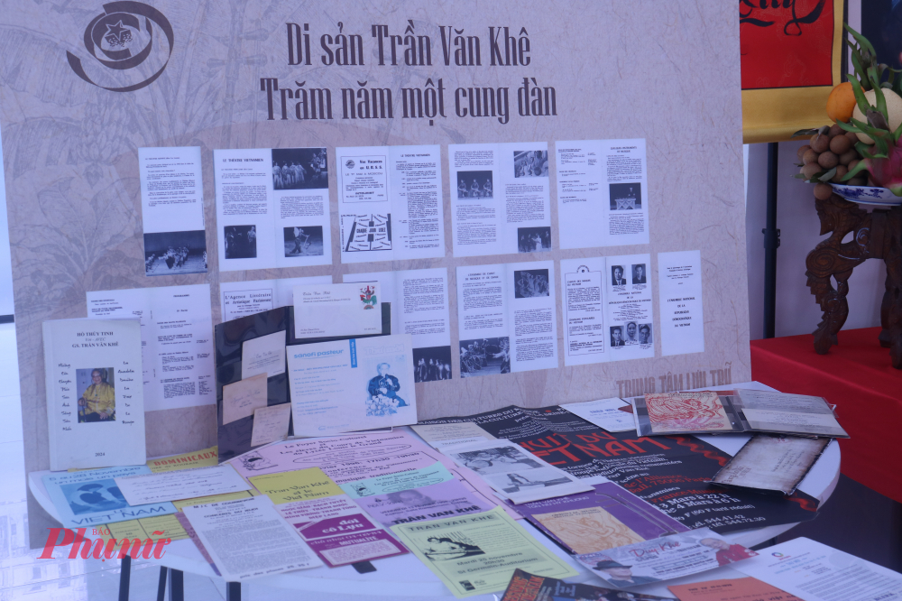 Nhiều tư liệu, hình ảnh về cuộc đời thầy Trần Văn Khê được trưng bày tại không gian sự kiện