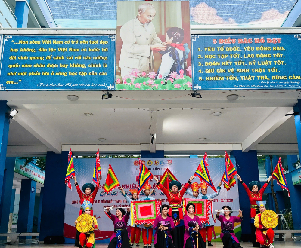 Mỗi phần thi đều được các đội đầu tư công phu từ trang phục, đạo cụ đến nội dung và cách dàn dựng, mang đến những màn trình diễn đặc sắc, ấn tượng.