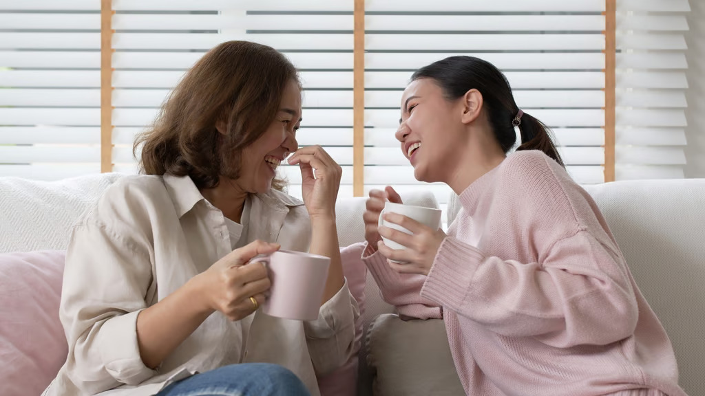 Một khách hàng cho biết cô cảm thấy thoải mái hơn khi chia sẻ bí mật với những người chị em của mình hơn là với những người khác trong cuộc sống. Ảnh: Shutterstock