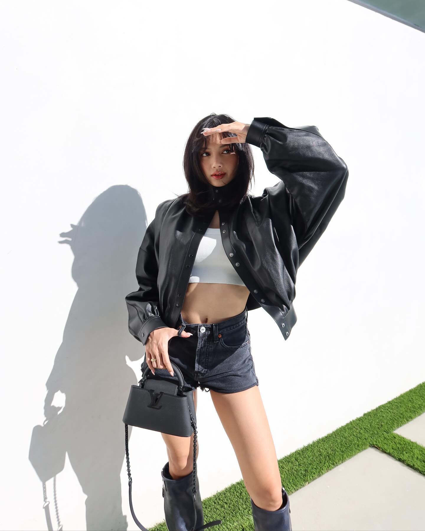 Phong cách đời thường của Lisa trở thành cảm hứng mặc đẹp cho giới trẻ - Ảnh: Grazia