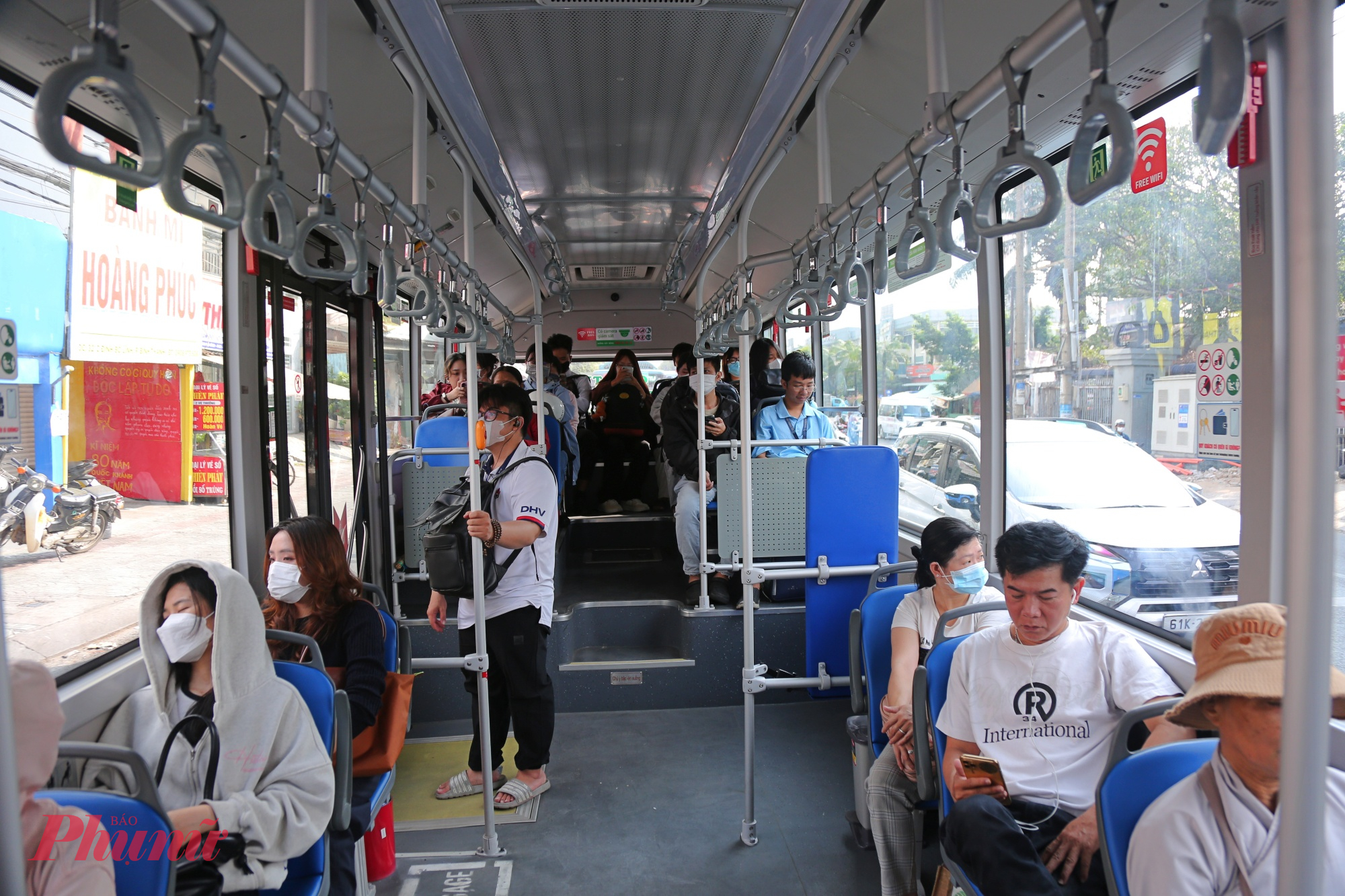 Người dân được miễn phí đi xe buýt trong 5 tháng cuối năm 2026 - Ảnh: Nguyễn Văn