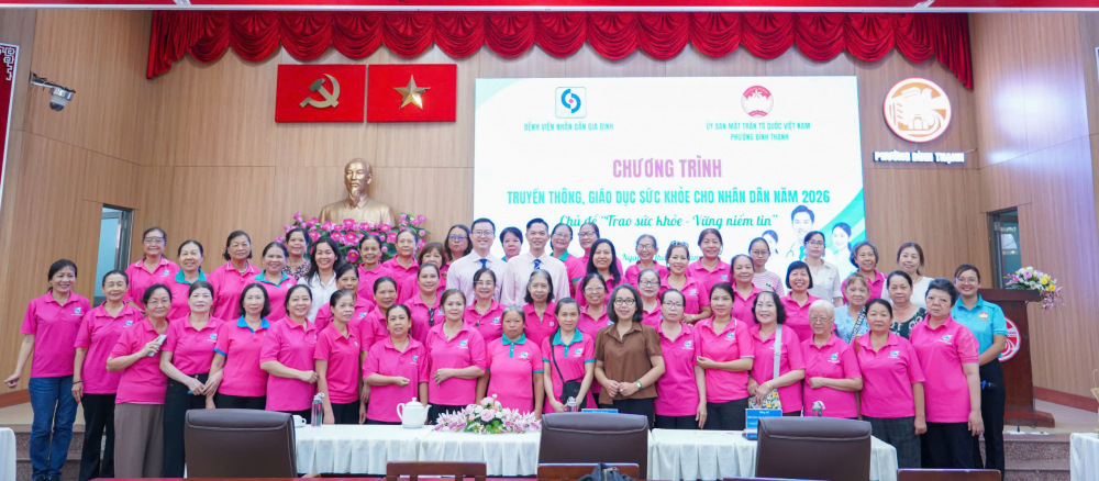 bà Hoàng Mai Quỳnh Hoa – Ủy viên Ban Thường vụ Đảng ủy, Chủ tịch Ủy ban MTTQ Việt Nam phường Bình Thạnh tham gia chương trình. Ảnh: CH