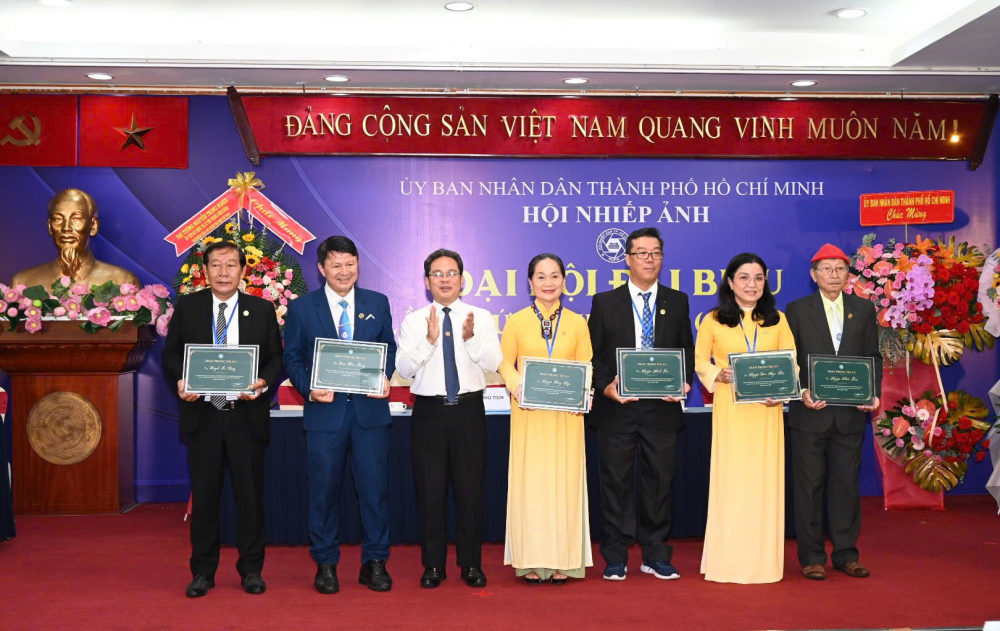 Ban chấp hành nhiệm kỳ 2020 - 2026 từ nhiệm - Ảnh: 