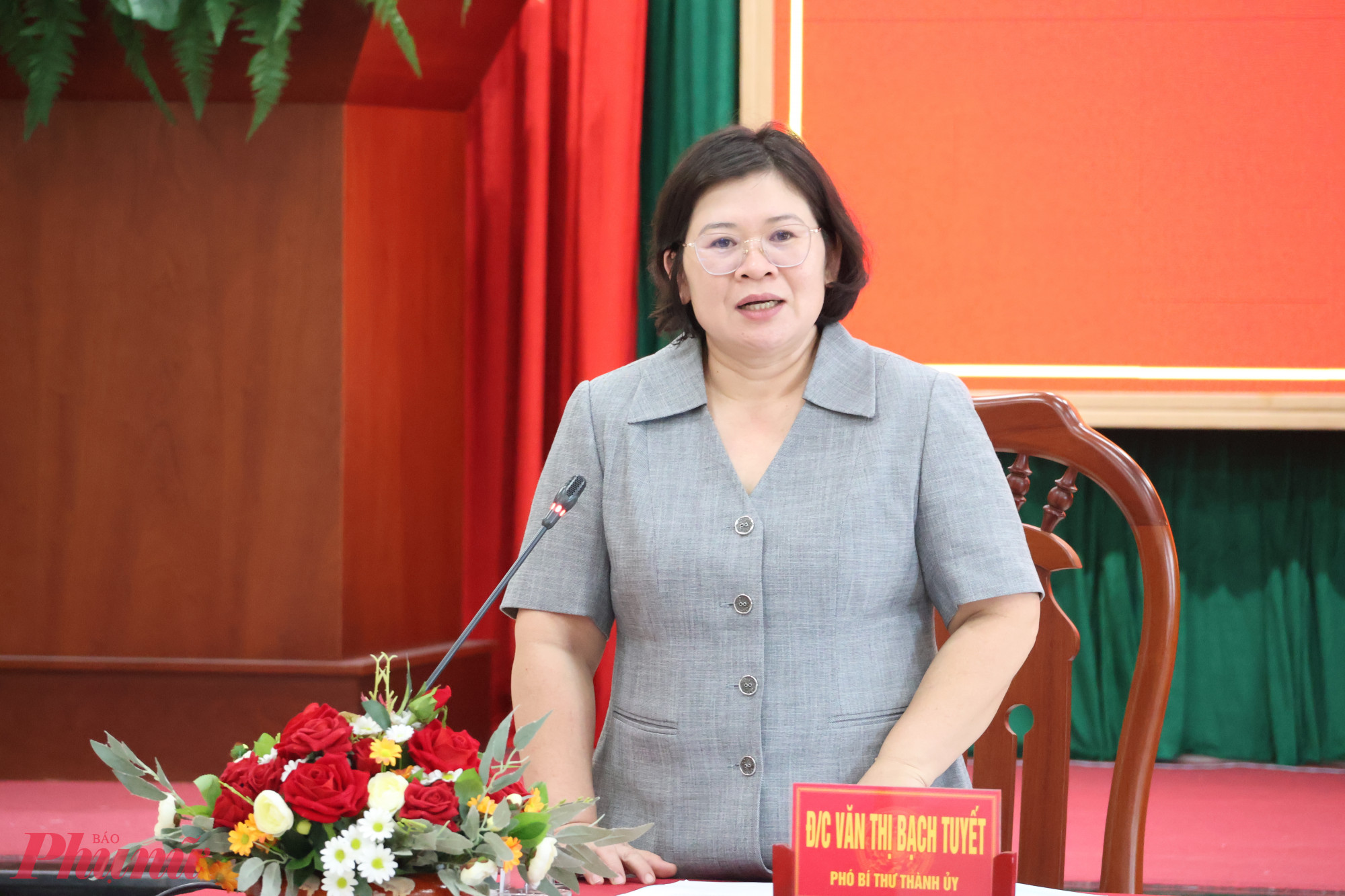 Phó bí thư Thành ủy Văn Thị Bạch Tuyết: Mỗi vị trí việc làm phải có cán bộ phù hợp nhất Bà Văn Thị Bạch Tuyết - Phó bí thư Thành ủy TPHCM phát biểu chỉ đạo tại buổi làm việc với Ban Thường vụ Đảng ủy xã Long Điền chiều 23/6 - Ảnh: Thanh Tâm