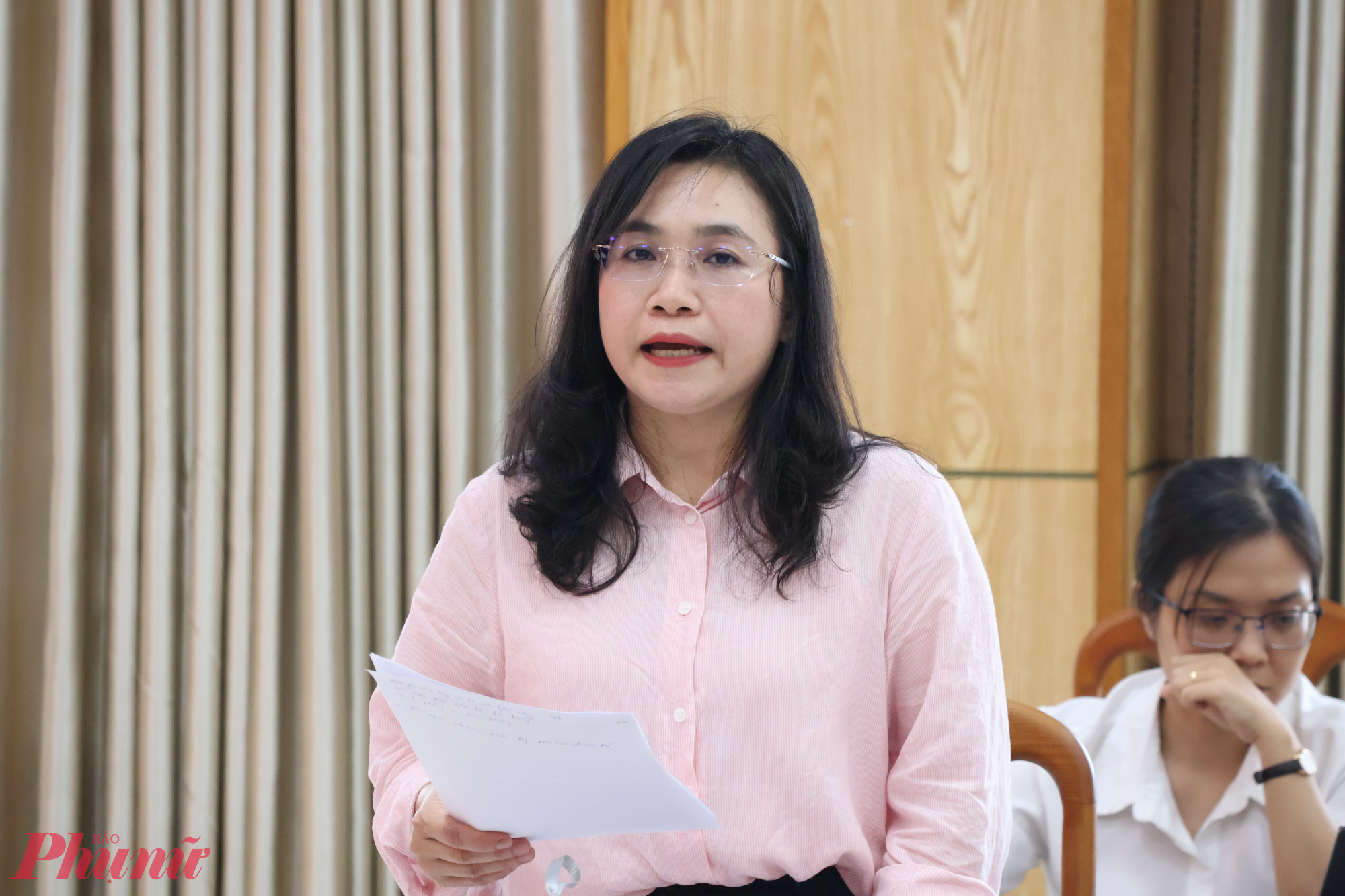 Phó bí thư Thành ủy Văn Thị Bạch Tuyết: Mỗi vị trí việc làm phải có cán bộ phù hợp nhất Bà Trương Thị Kim Phượng - Phó bí thư Thường trực Đảng ủy xã Long Điền báo cáo kết quả thực hiện nhiệm vụ 6 tháng đầu năm 2026 - Ảnh: Thanh Tâm