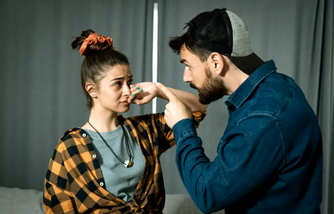 Một số đàn ông vẫn cho rằng phụ nữ nên tuân theo bất cứ điều gì họ nói - Nguồn ảnh: iStock