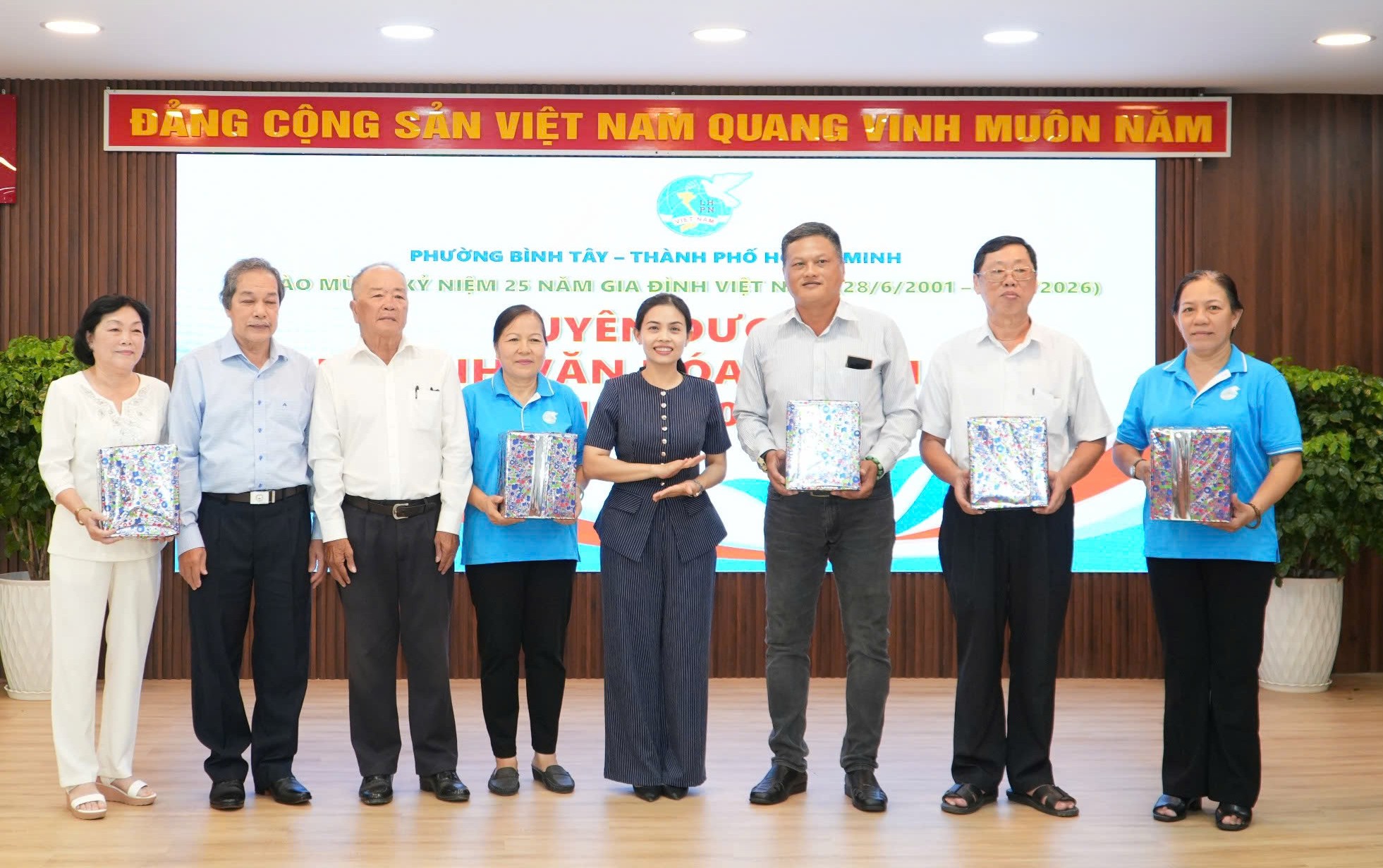 Ban tổ chức chương trình tuyên dương gia đình hạnh phúc, tiêu bie63i 