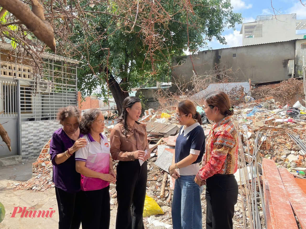 Công tác tuyên truyền, vận động và đối thoại trực tiếp đã góp phần tạo sự đồng thuận của người dân trong thực hiện dự án rạch Xuyên Tâm - Ảnh: T.T