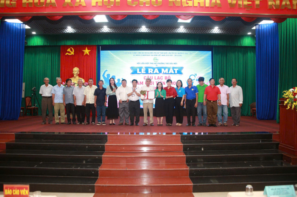 CLB “Nam giới tiên phong thúc đẩy bình đẳng giới” phường Thủ Dầu Một với 14 thành viên. Ảnh: TH