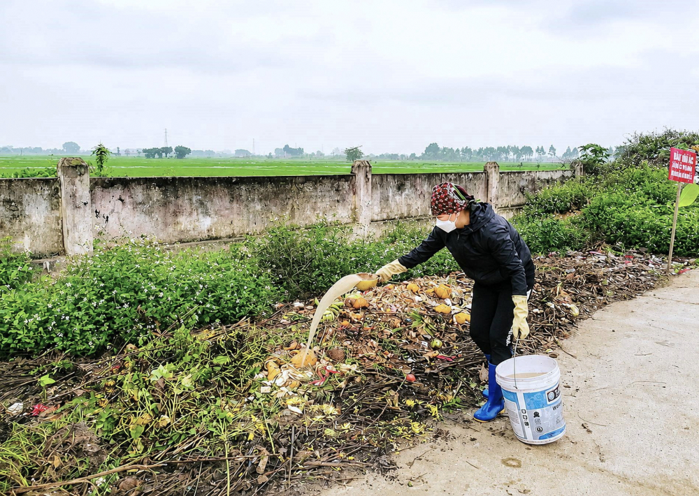 Bãi rác thôn Phú Dư từng là núi rác bốc mùi hôi nồng nặc, nay chỉ còn lại rất ít rác do người dân đã tự phân loại và xử lý rác hữu cơ tại nguồn - ẢNH: Q.P.