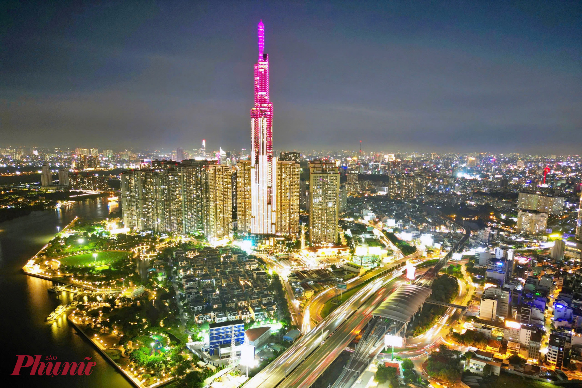 50 năm mang tên Chủ tịch Hồ Chí Minh, TPHCM không chỉ ghi dấu bằng những thành tựu phát triển mà còn khẳng định vai trò tiên phong trong đổi mới và hoàn thiện thể chế - Ảnh: Vũ Quyền