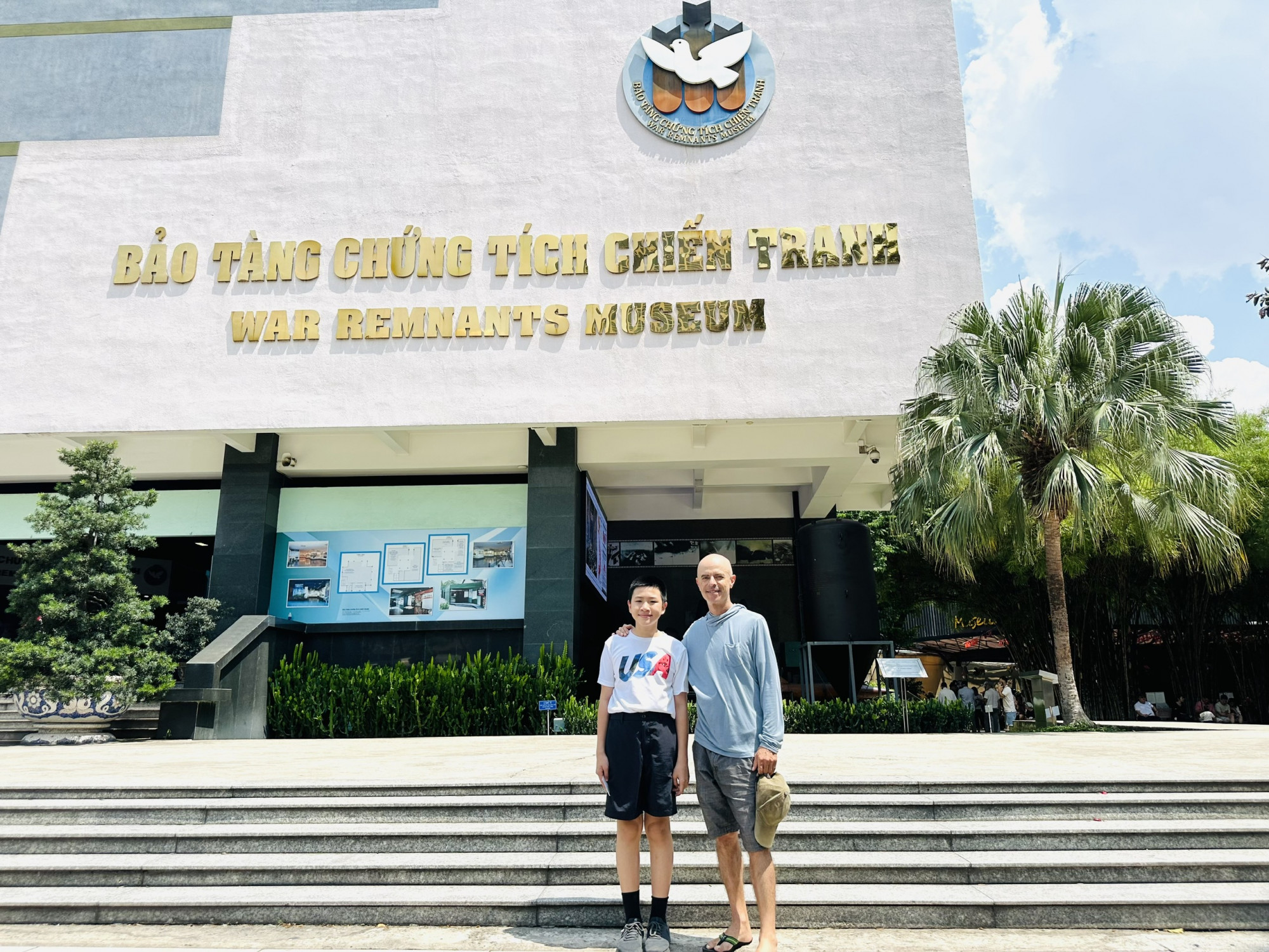 Bức hình kỉ niệm của Gary và con trai tôi tại Bảo tàng