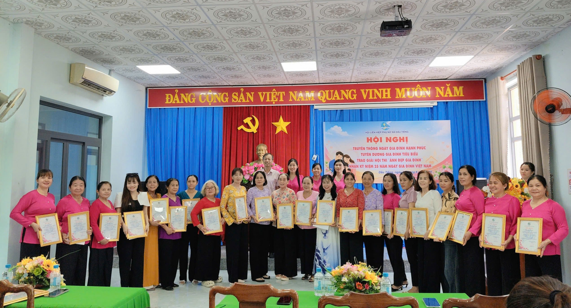 Hội LHPN xã Dầu Tiếng khen thưởng 