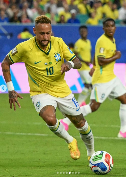 Neymar đã trở lại trong trận gặp Scotland dù anh vào sân khi kết quả đã là 3-0