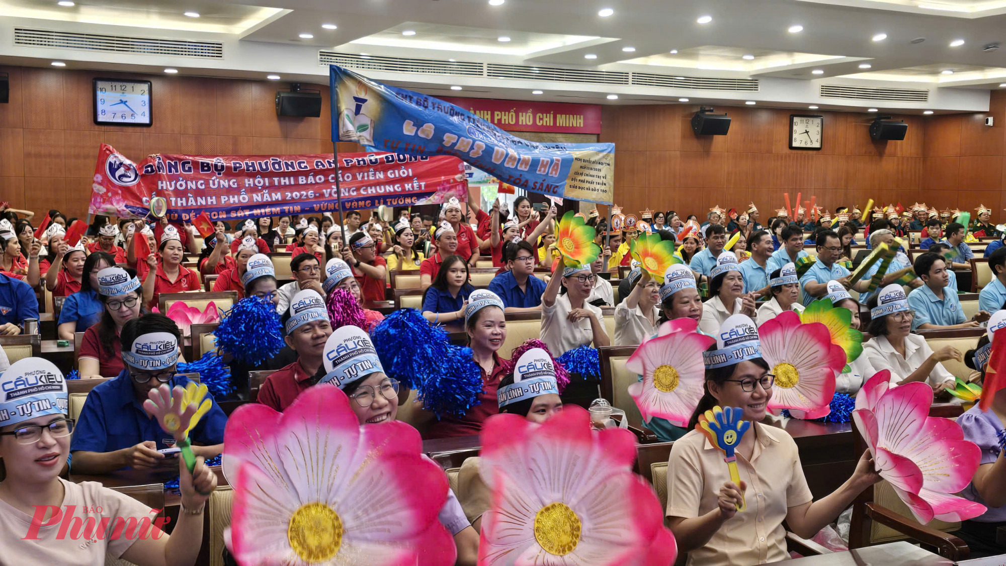 Rất đông các cổ động viên đến tham dự, cổ vũ tinh thần các thí sinh - Ảnh: Trang Nguyễn 