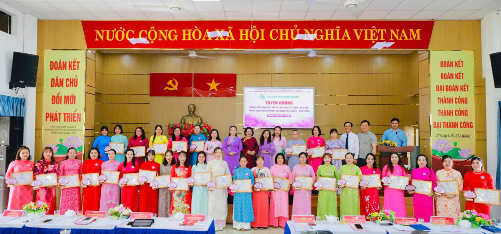 30 tập thể, cá nhân tiêu biểu trong học tập và làm theo tư tưởng, đạo đức, phong cách Hồ Chí Minh giai đoạn 2021 - 2026. Ảnh: ML