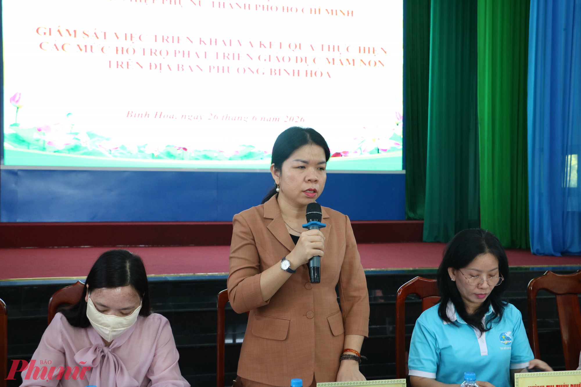 Bà Nguyễn Thị Ngọc Xuân đánh giá cao nỗ lực của địa phương trong việc hỗ trợ trẻ em và giáo viên - Ảnh: Trang Thư