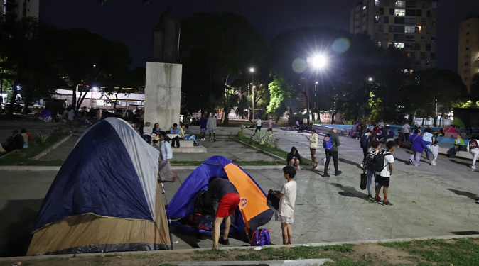 Venezuela tuyệt vọng tìm kiếm những người sống sót sau trận động đất kép giết chết ít nhất 188 người