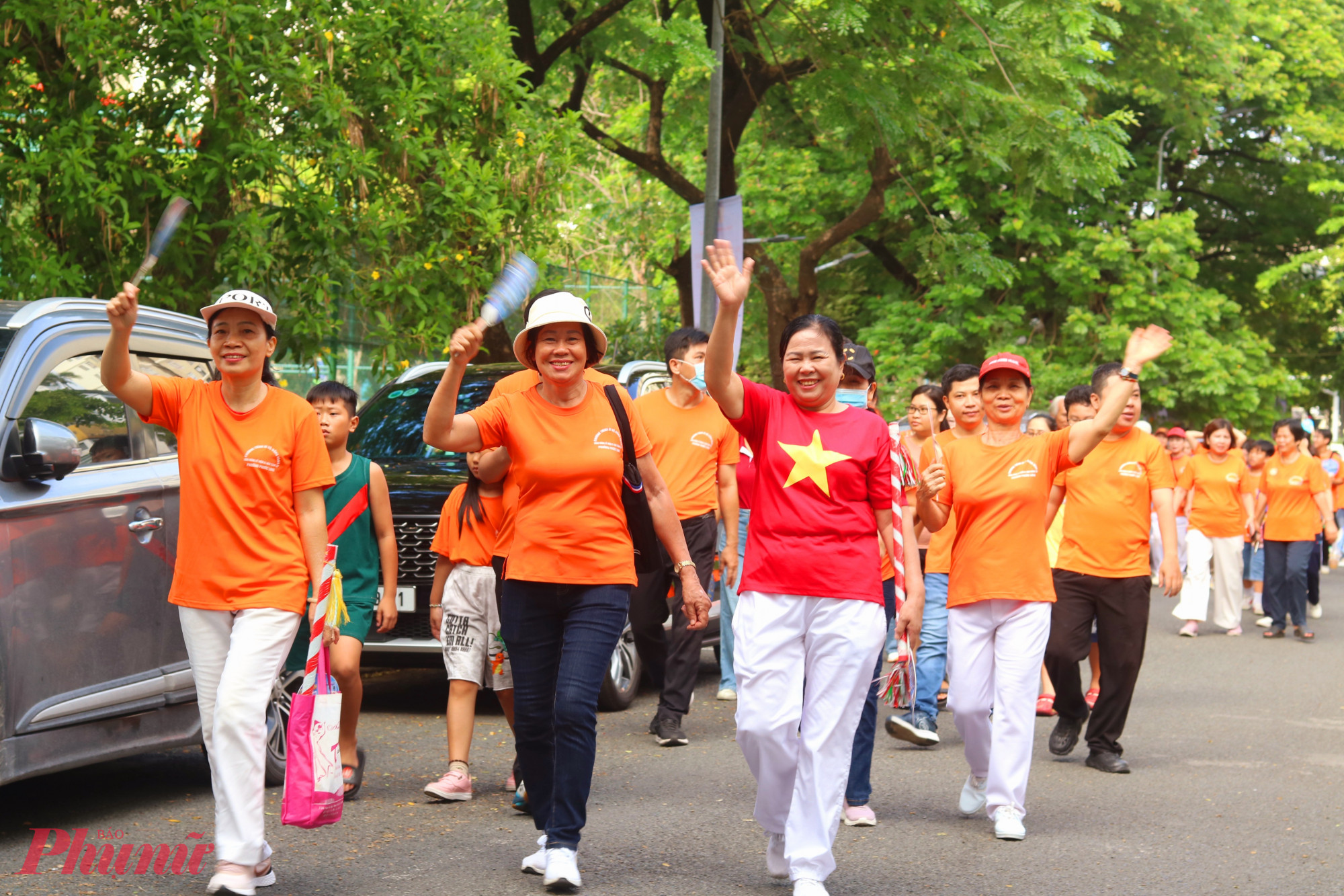 Mỗi bước chân của các vận động viên là một hành trình góp yêu thương và sẻ chia đến những hoàn cảnh khó khăn - Ảnh: Mẫn Nhi