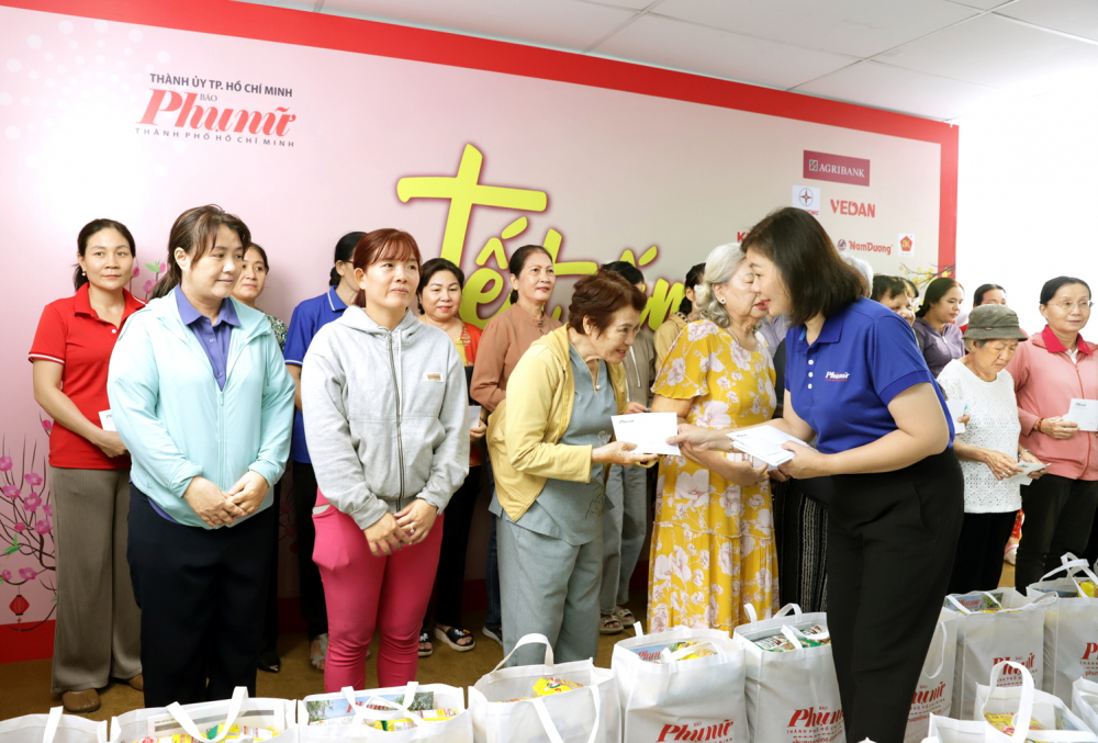 Tết ấm là chương trình an sinh xã hội thường niên của Báo Phụ nữ TPHCM vào mỗi dịp tết Nguyên đán 