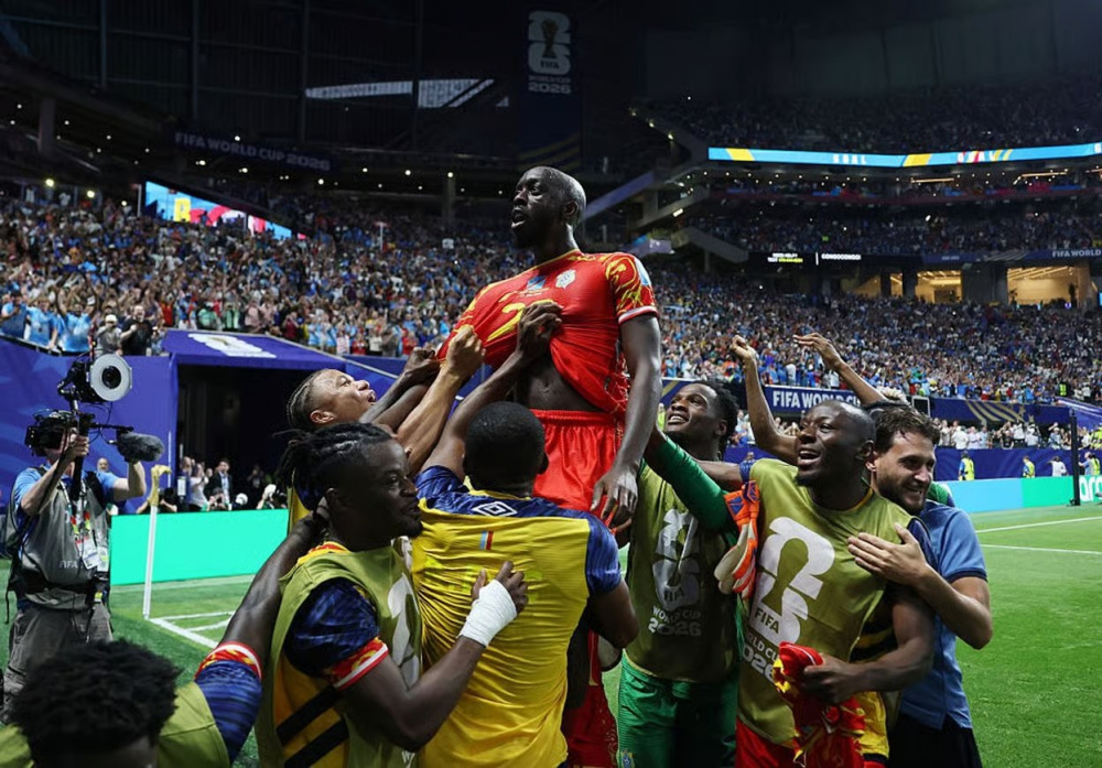 Yoane Wissa (20) của CHDC Congo ăn mừng cùng đồng đội. Hình ảnh Getty