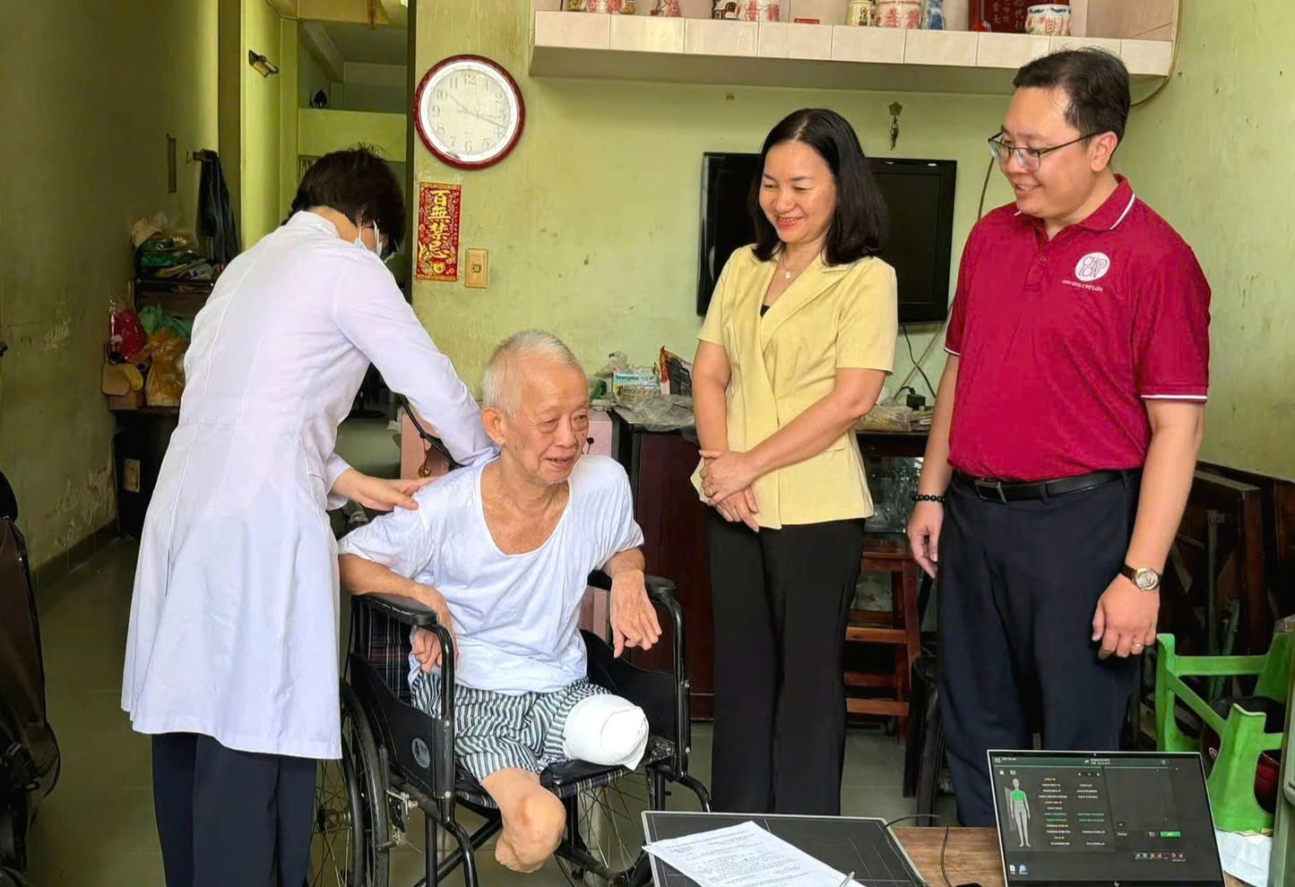 Tại đây, ban tổ chức đã ã trao tặng 200 phần quà đến các hộ dân, đồng loạt triển khai nhiều hoạt động ra quân tổng vệ sinh các tuyến đường, tuyến hẻm, chung cư; thực hiện công trình “Bệnh viện xanh - sạch - an toàn”; tổ chức chương trình khám sức khỏe “Chợ Lớn nghĩa tình - Chung tay vì sức khỏe cộng đồng” lần 2 năm 2026; ra mắt Không gian văn hóa Hồ Chí Minh tại Thánh đường Hồi giáo Chợ Lớn…