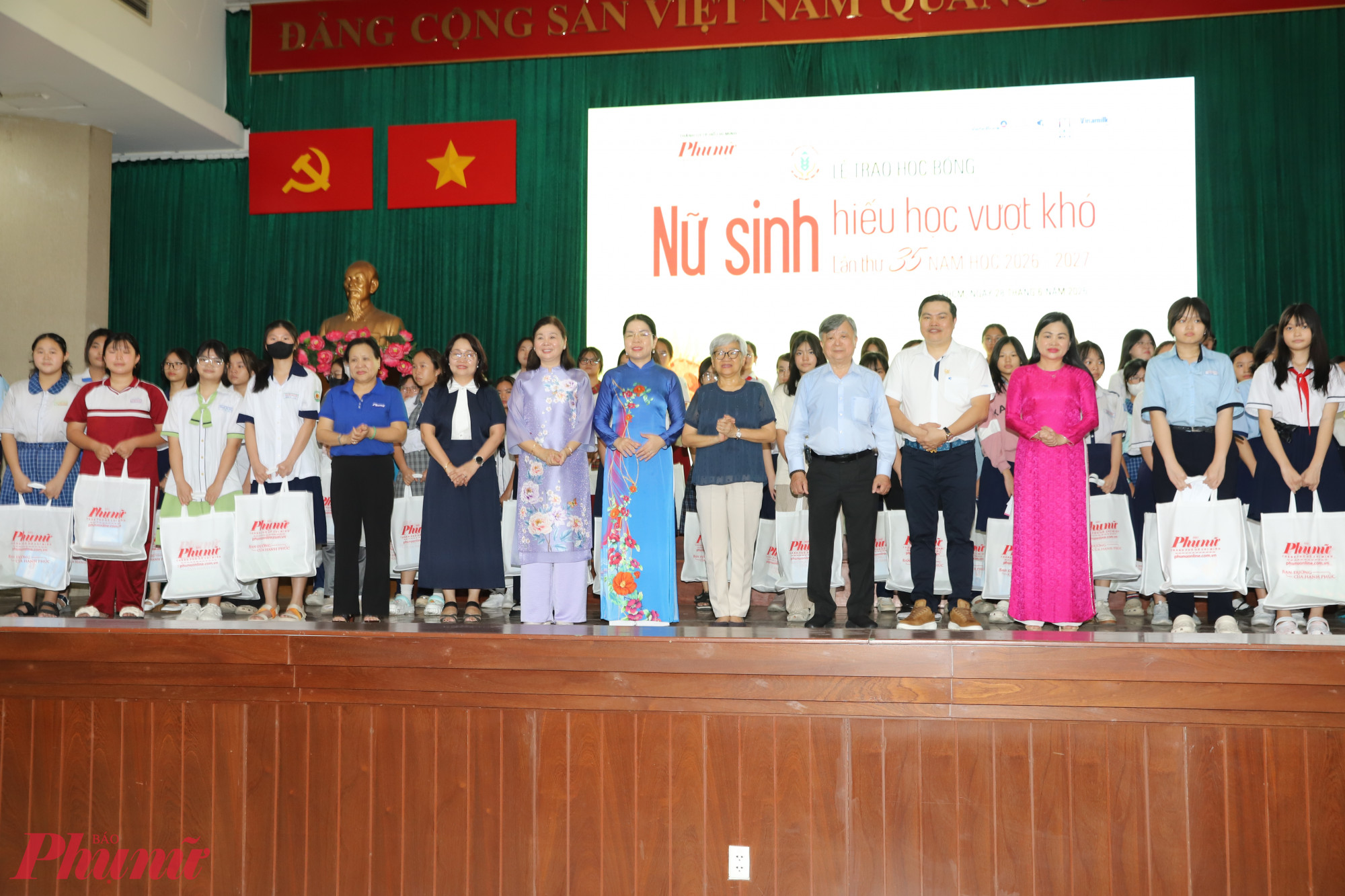 Các đại biểu và nhà tài trợ