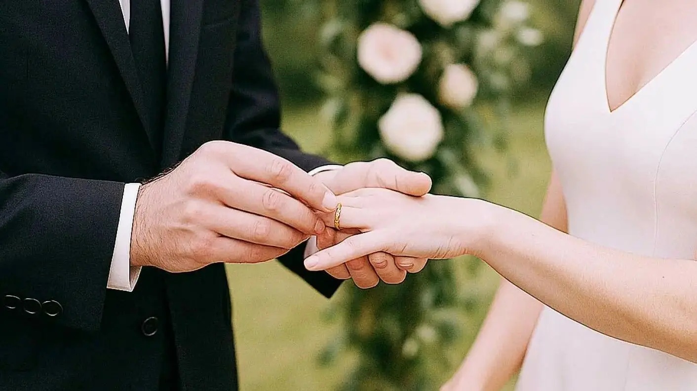 Việc trì hoãn đăng ký kết hôn là một cách để tránh sự không chắc chắn về những gì có thể xảy ra nếu mối quan hệ kết thúc - Ảnh: JOONGANG ILBO
