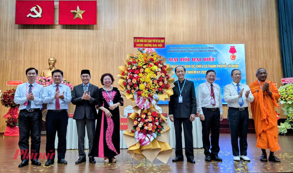 Lãnh đạo TPHCM chúc mừng Đại hội.