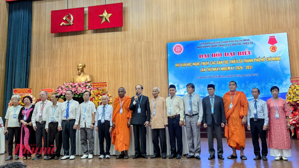 Ban Chấp hành nhiệm kỳ cũ từ nhiệm.
