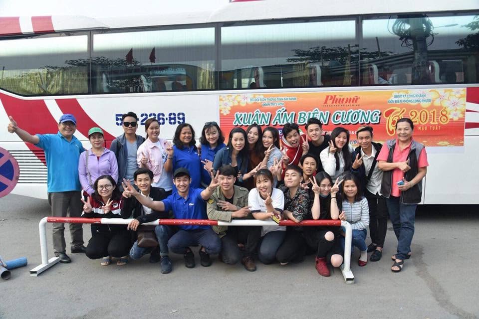 NSND Trịnh Kim Chi và các diễn viên, học viên thuộc sân khấu Trịnh Kim Chi trong chương trình Xuân âm biên cương do báo Phụ Nữ TPHCM tổ chức năm 2018