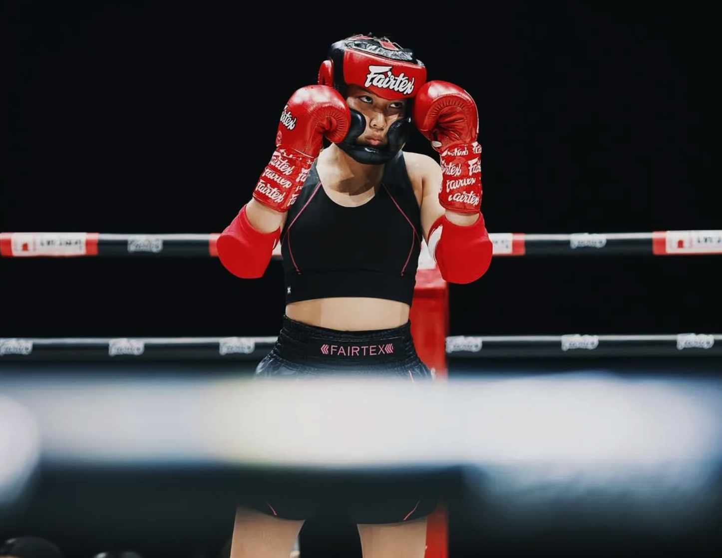 Hình ảnh MILLI tên sàn đấu Muay Thai (ảnh:Elle)